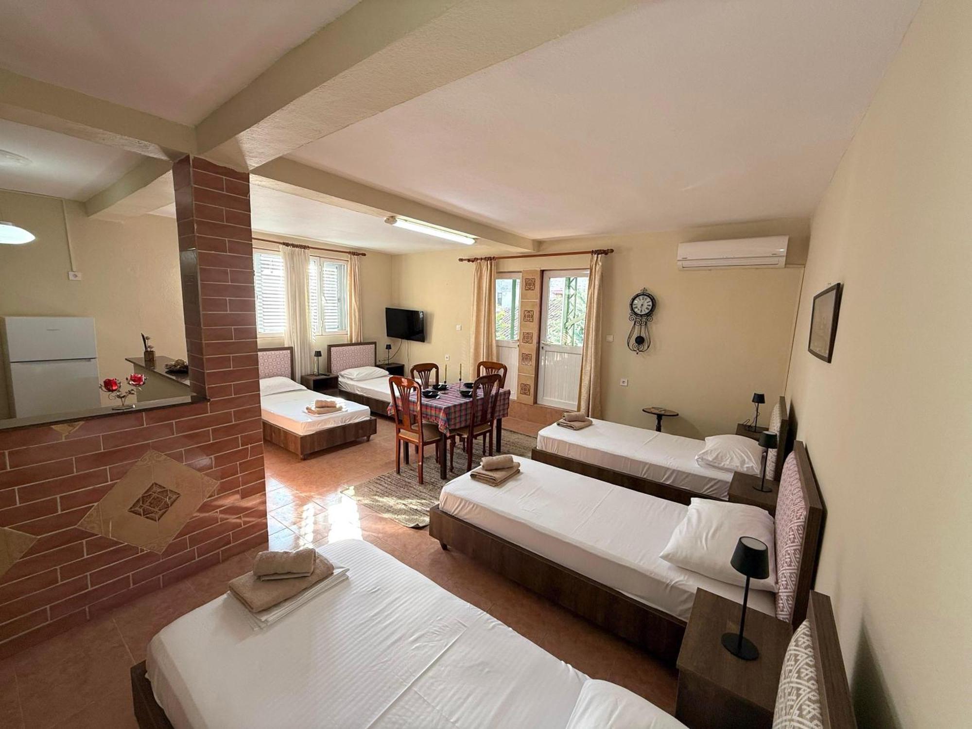 Shkodra Guest House & Trips מראה חיצוני תמונה
